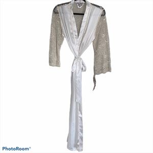 Full length NWT bridal lacey robe Sz s/m GORGEOUS